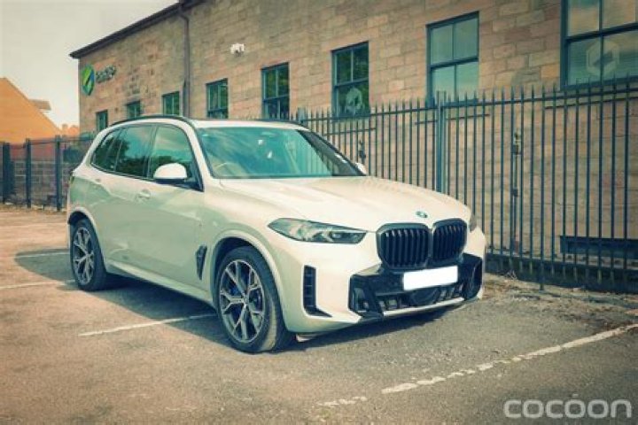 Can I put black and silver number plates on my car?