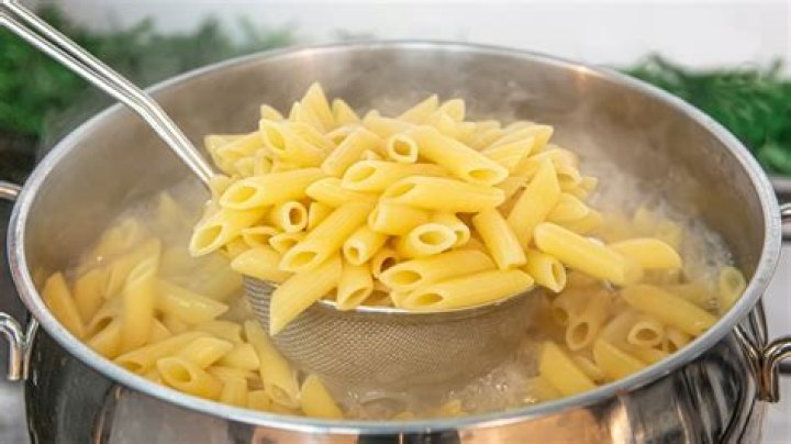 Should you pour boiling water over cooked pasta?